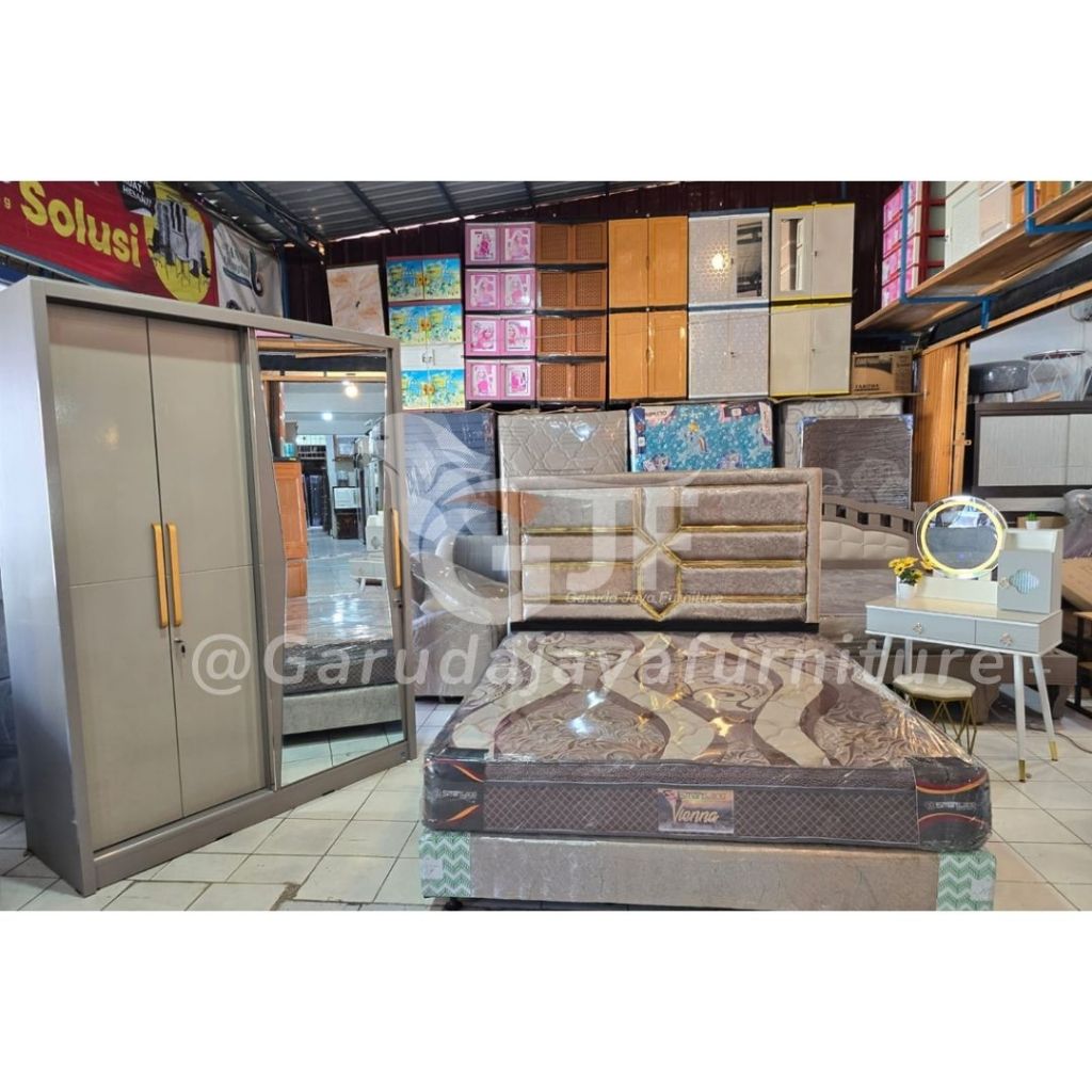 KAMAR SET MEWAH/KAMAR SET TERKINI/ LEMARI 3 PINTU SLIDING + SWING DIVAN SANDARAN BELUDRU LES GOLD DA