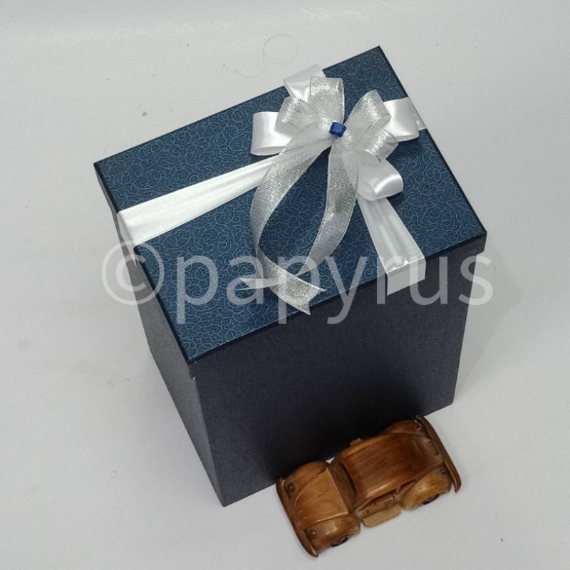 

PAPYRUS 15x20 Tinggi 30cm Kotak Kado Gift Box V2