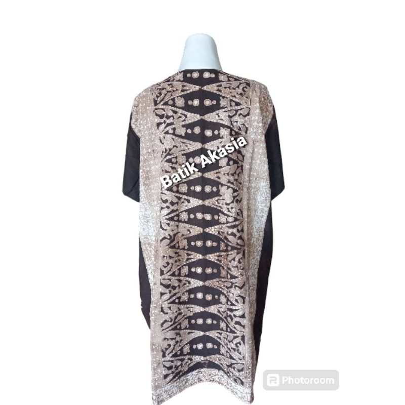 Outer batik jumputan dengan pewarnaan alami dari akasia batik