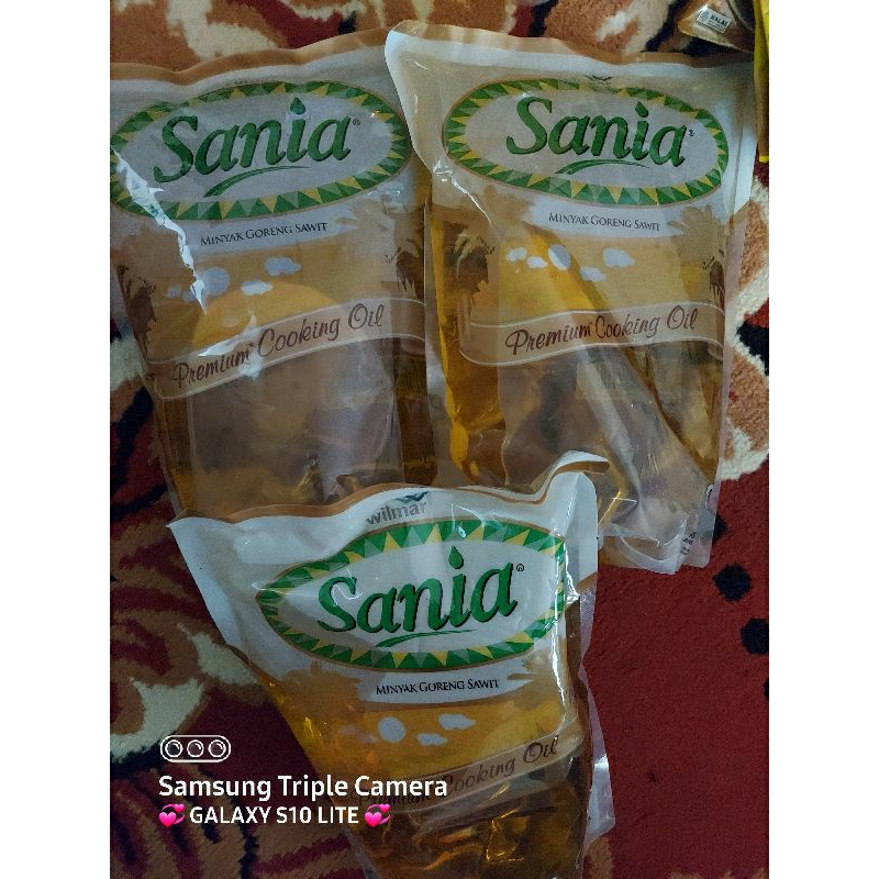 

Minyak goreng sania 2 liter sania cocking oil 2lt