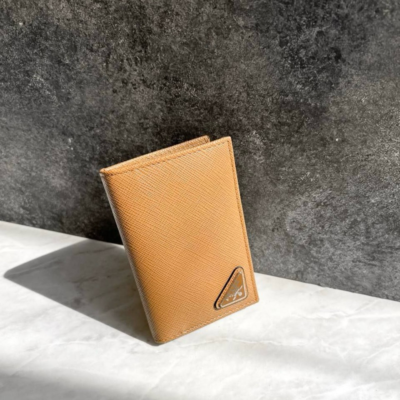 Original Prada Enamel Logo Triangle Vertical Card Holder Bifold Bi-fold Wallet in Saffiano Leather (