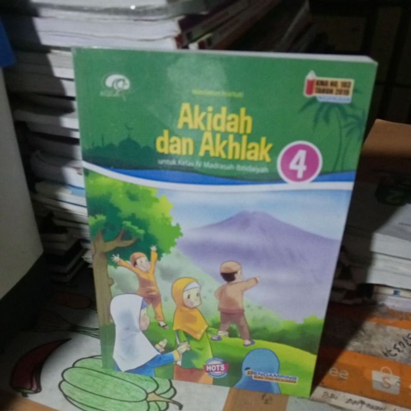 BUKU AKIDAH AKHLAK UNTUK MADRASAH IBTIDAIYAH KELAS 4 KURIKULUM KMA 2019 PENERBIT AQILA