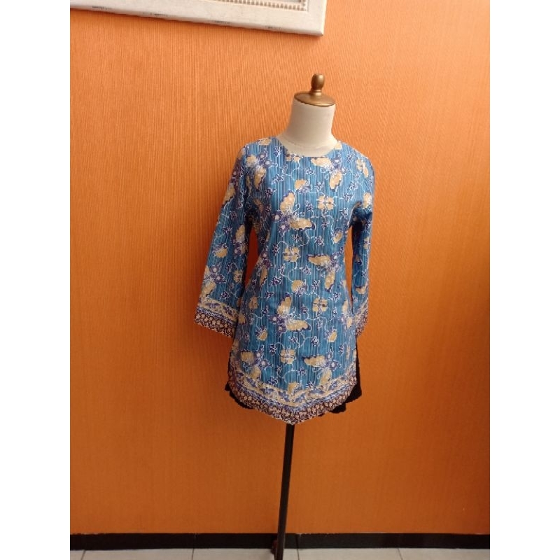 atasan tunik wanita biru muda motif batik S cewek M lengan panjang santai