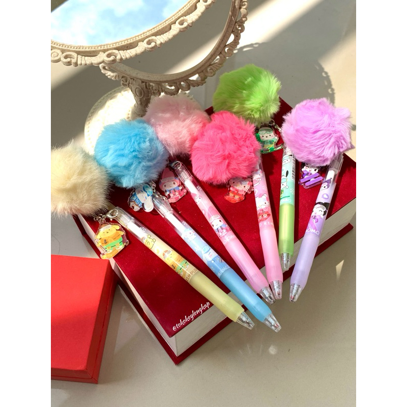 

KEY - Pulpen Gel Sanrio Bahan Bulu Motif Melody Kuromi Cinnamoroll Pocchaco Pompurine HelloKitty Bulu lembut Super Gemoy