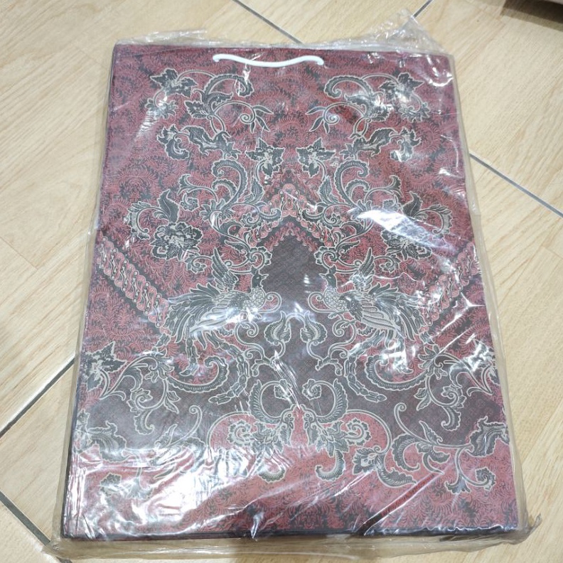 

GOGO Tas Goodie Bag Sedang Motif Batik Tas Tanggung Kertas Ulang Tahun