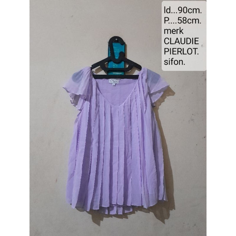 Atasan cewek merk CLAUDIE PIERLOT.