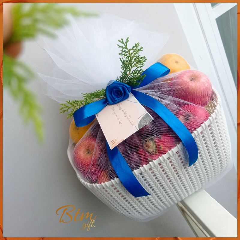 

PARSEL BUAH tangan FRESH Exclusive untuk lebaran ibu hamil melahirkan jenguk orang sakit hantaran perhatian pacar suami istri selamat wisuda pink biru putih oleh parsel Bajutasmurahku BTMgift
