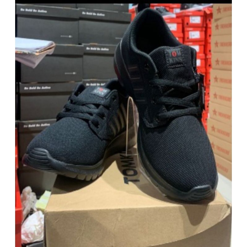 TOMKINS SEPATU PRIA
