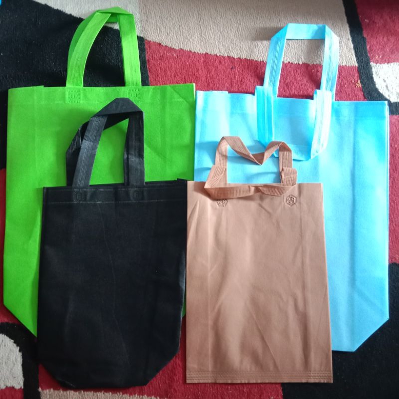 

TAS KAIN TAS SPUNBOND TAS SEMINAR TAS UKURAN 30 X 40 X 8 CM 30X40 X8CM