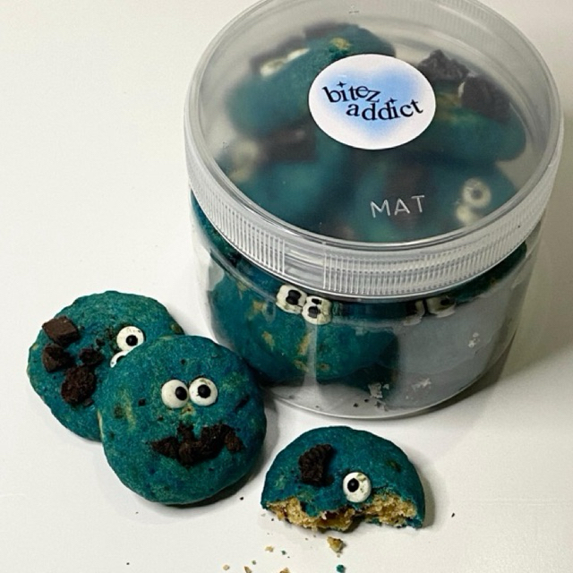 

bitez.addict | baby monster in jar