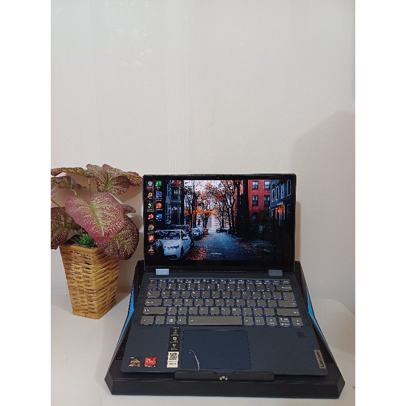 Lenovo Yoga 6 amd ryzen 5 pro 4650u with radeon graphics 8gb ddr4 pcle 512gb