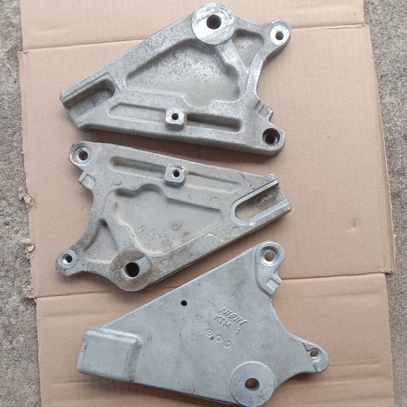 breket brekket plendes dudukan cakram belakang Honda Supra 125 DOUBLE DICS ORIGINAL