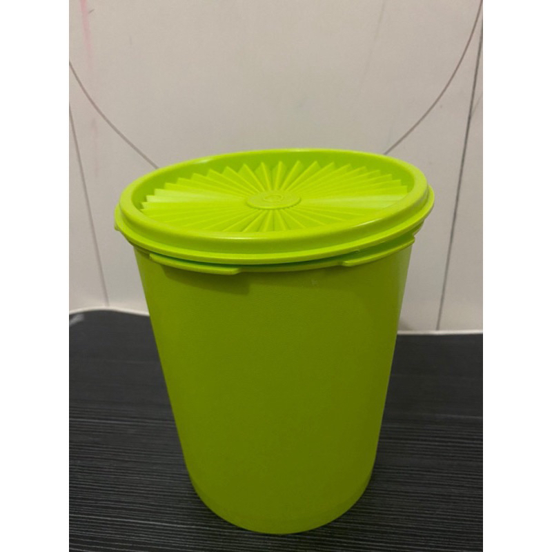 Canister Tupperware