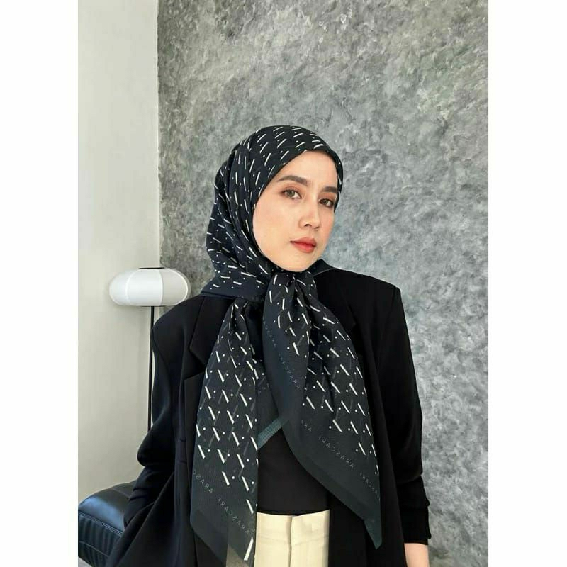 Segi Empat Motif ala Ara scarf Arascarf Monogram