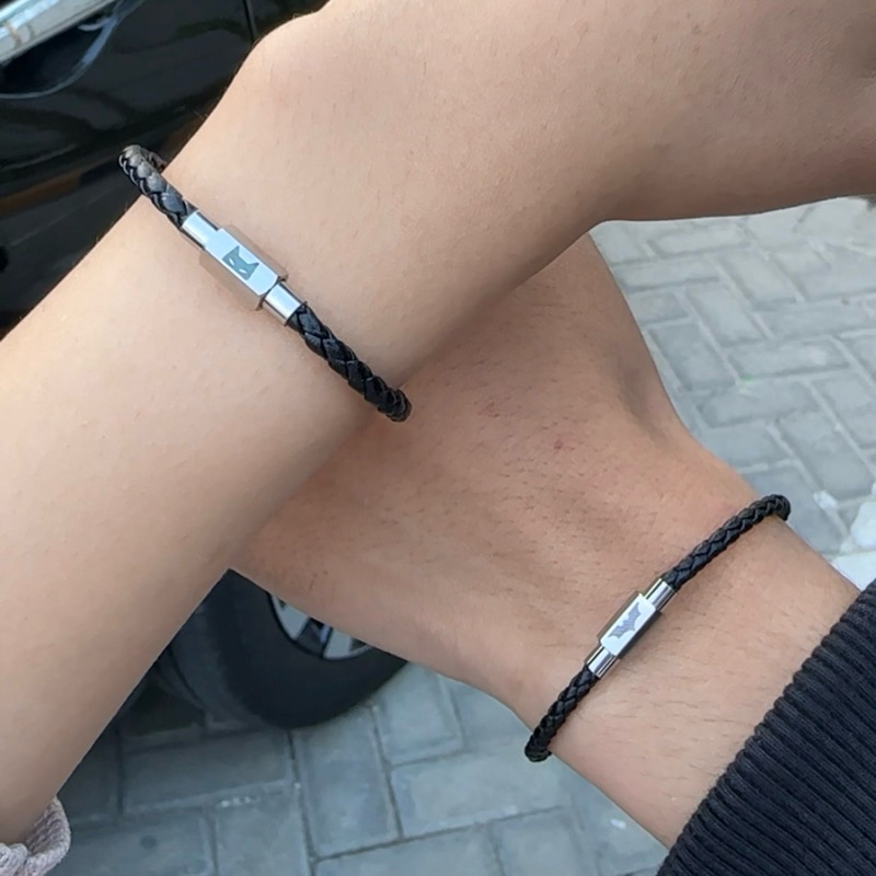 Merge Gelang Kulit Batman & Catwoman Edisi Terbatas