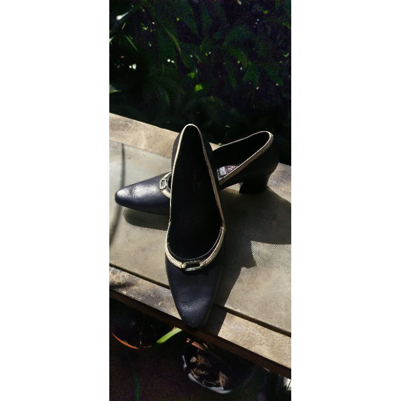 sepatu two tone nagita slavina