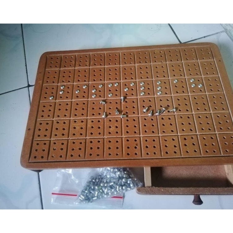 

KODE Y4C2 pantulepapan tulis braille buat tunanetra