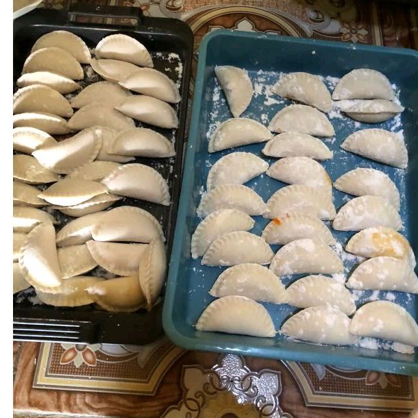 

Cireng isi ayam suwir pedas 10 pcs vacum