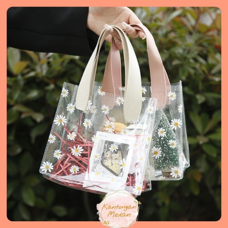 

Goodie Bag Mika PVC Motif DAISY Pegangan Kulit(20x10x18) ( 25X14.5x23)