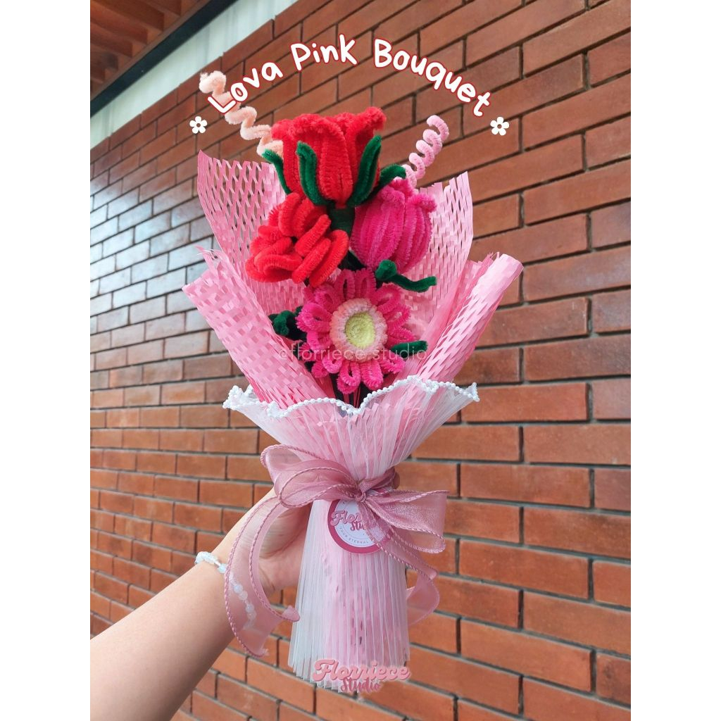 Lova Pink Bouquet By Florriece Studio | Buket Tangerang | Buket Kawat Bulu Pinkish | Buket Wisuda | 