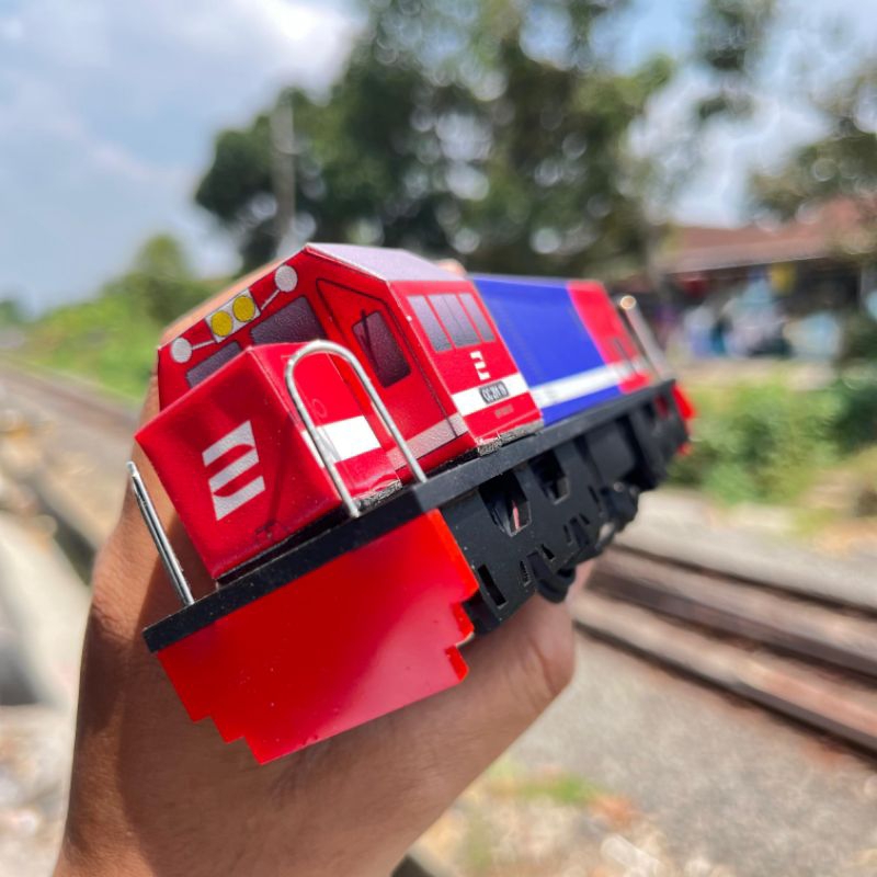 Miniatur Kereta Api Lokomotif cc201perumka  FULL AKRILIK Mesin bisa jalan ,paling murah,Mainan keret