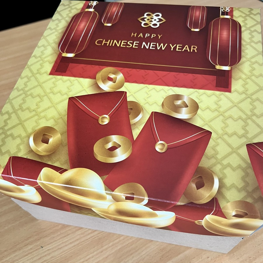 

10pcs dus kue imlek edisi angpau imlek ukuran 25x25x18 tutup duplek uv vernish bahan bawah corugated kardus makan