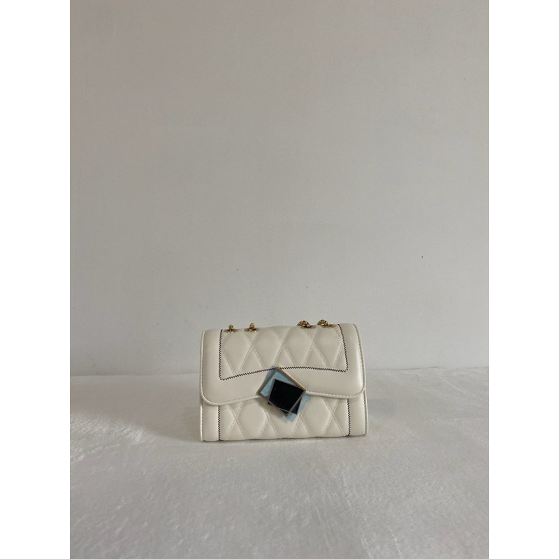 Tas wanita putih dan merah