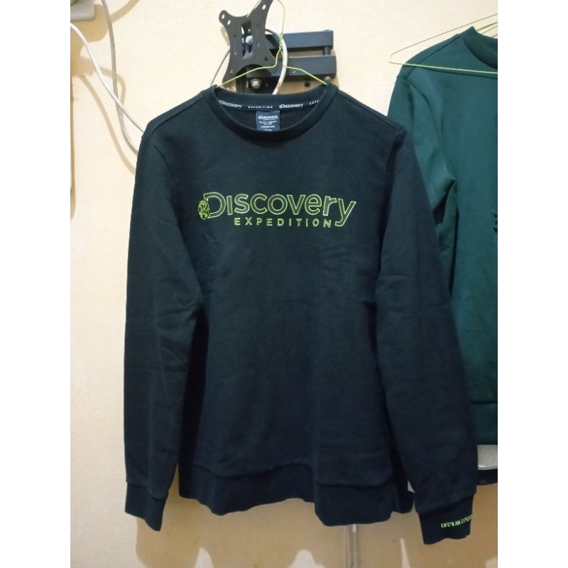 CN Discovery Expedition Hitam