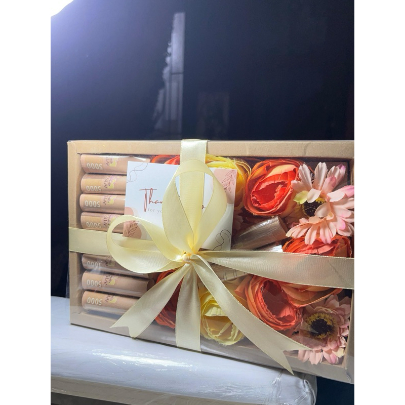

Box hampers bunga dan Uang