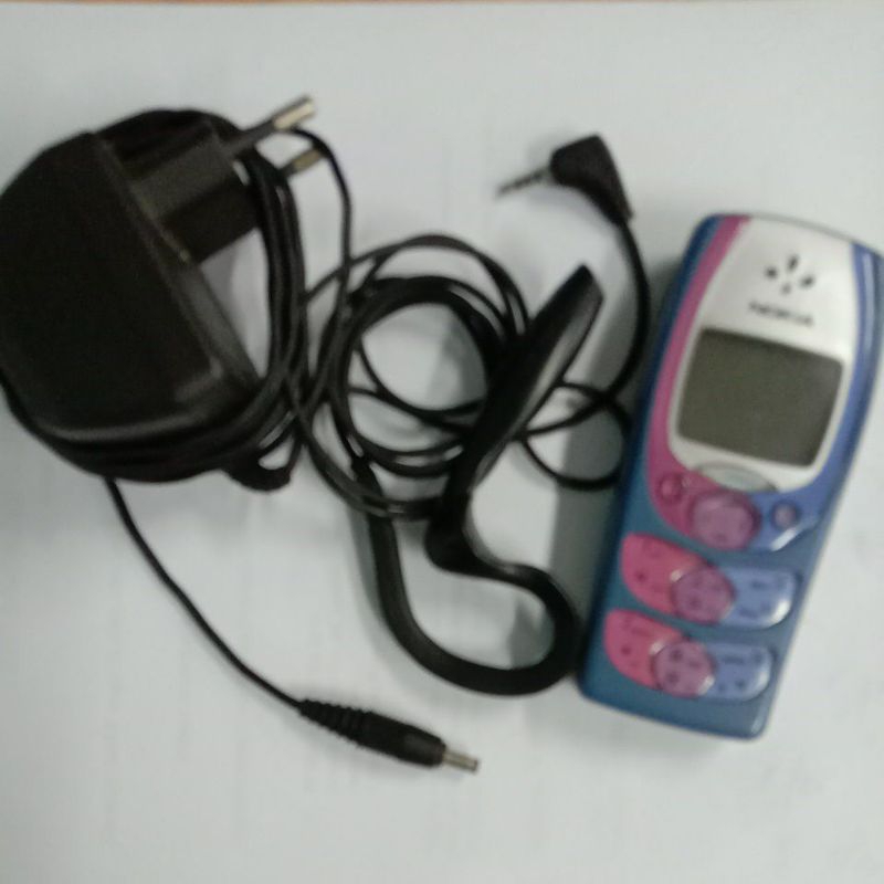 NOKIA2300