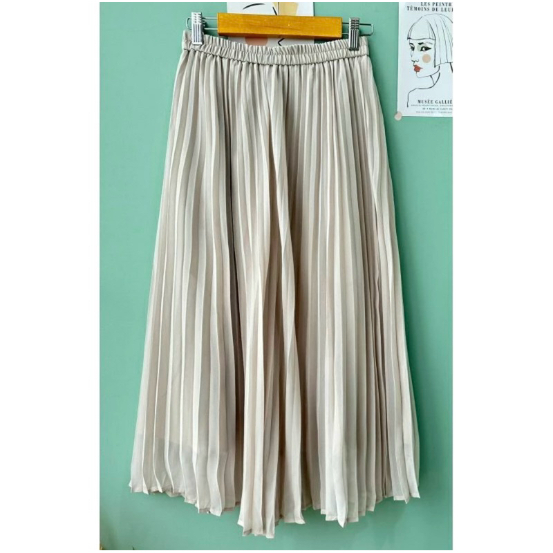 Uniqlo Gu Pleated Skirt | Plisket | Pleats | Rok Gu Pleated | Coksu Cream Coklat Muda
