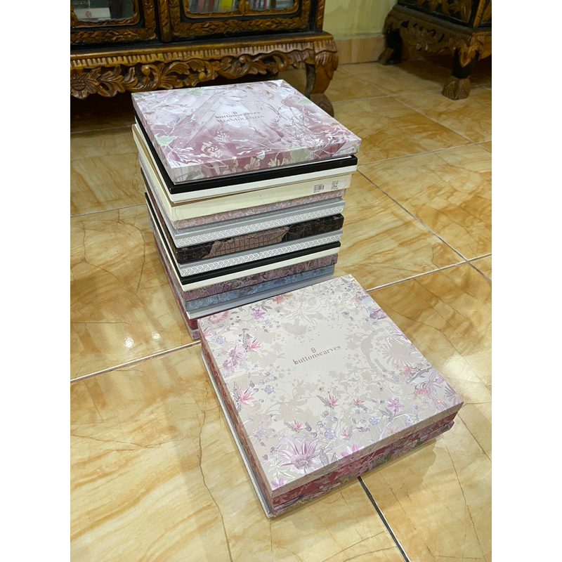 Kotak Box Hijab Original Buttonscarves & Klamby