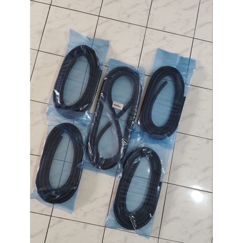 karet balon pintu karet body pintu mobil toyota daihatsu avanza xenia 2005-2018