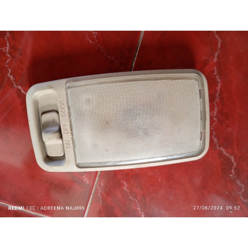 Lampu plafon tengah Camry grande 2001