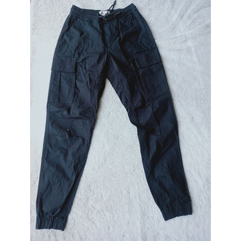 Celana Cargo Emba premium original langsung dari pabrik.