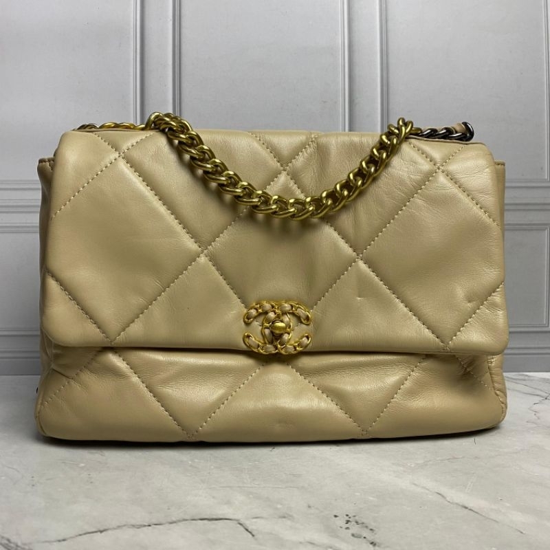 CHANEL 19 PREMIUM BEIGE PRELOVED BAG