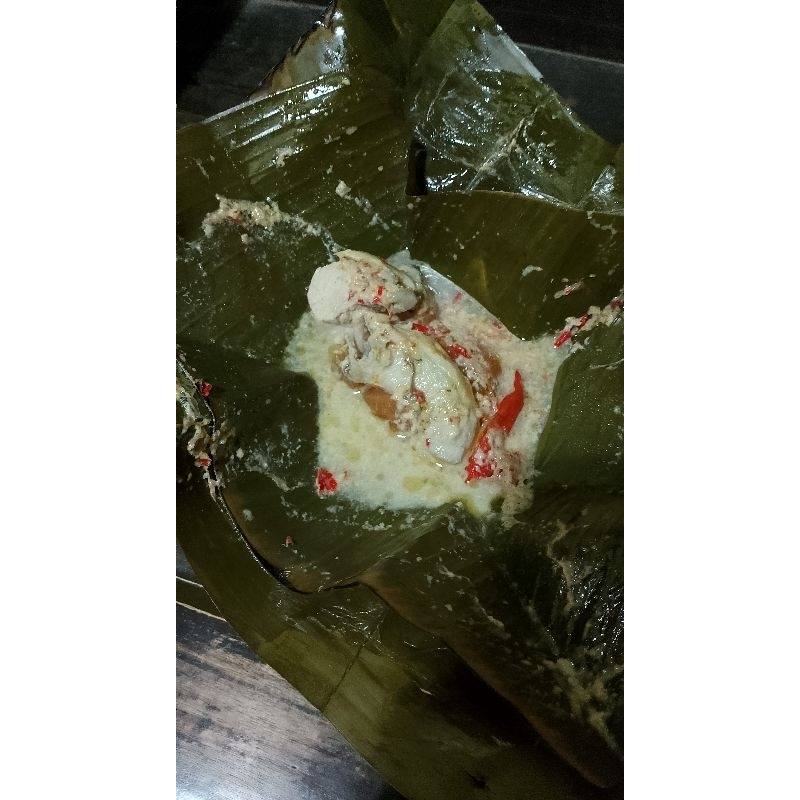 

Garangasem Ayam Ny Kirni Bungkus Daun Pisang