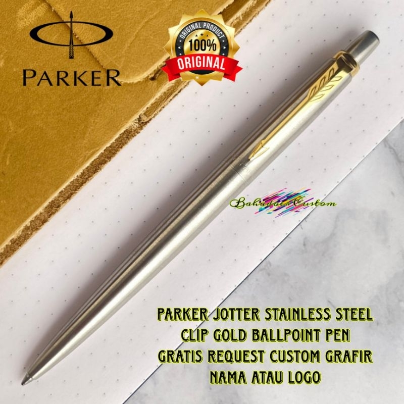 

PULPEN PARKER ORIGINAL JOTTER STAINLESS STEEL CHROME TRIM GOLD BALLPOINT PEN GRATIS REQUEST CUSTOM GRAFIR NAMA ANDA ATAU LOGO ANDA COCOK UNTUK PEMAKAIAN PRIBADI ATAU UNTUK HADIAH SPESIAL MERCHANDISE PROMOSI KORPORAT