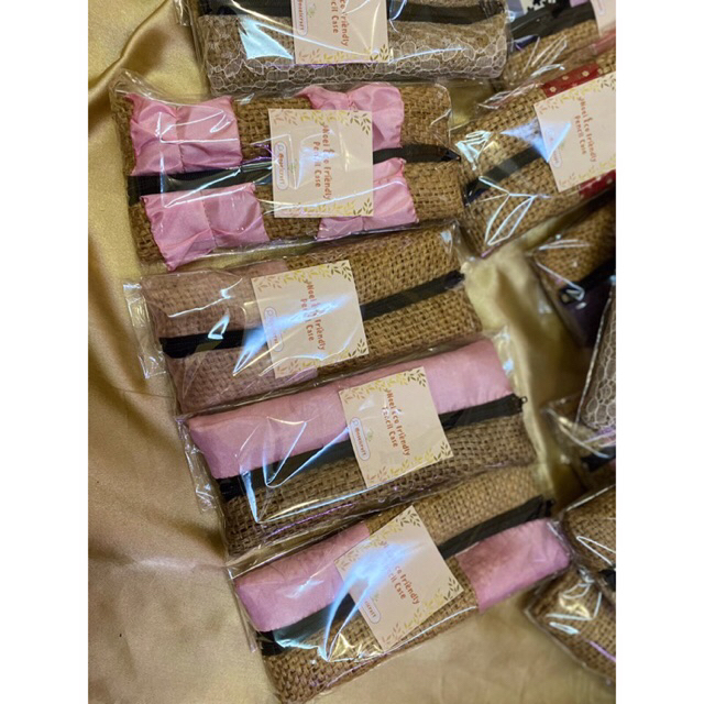 

NOEI CRAFT PENCIL CASE GONI | TEMPAT PENSIL GONI KOMBINASI PERCA RAMAH LINGKUNGAN | TEMPAT PENSIL RUSTIC | TEMPAT PENSIL GONI