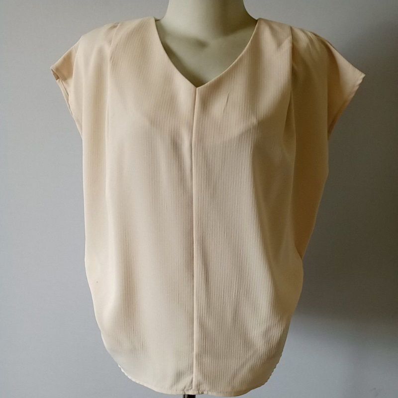 blouse vneck trudea(cream salur) newsale