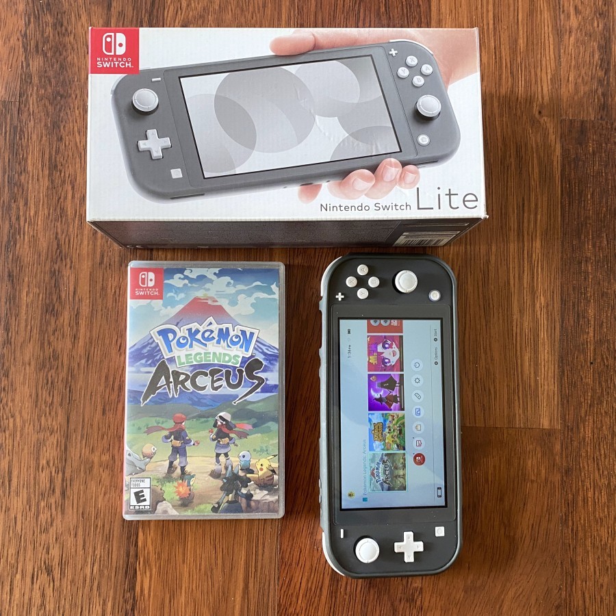 Nintendo Switch Lite Grey Second + Animal Crossing New Horizons + Pokemon Arceus