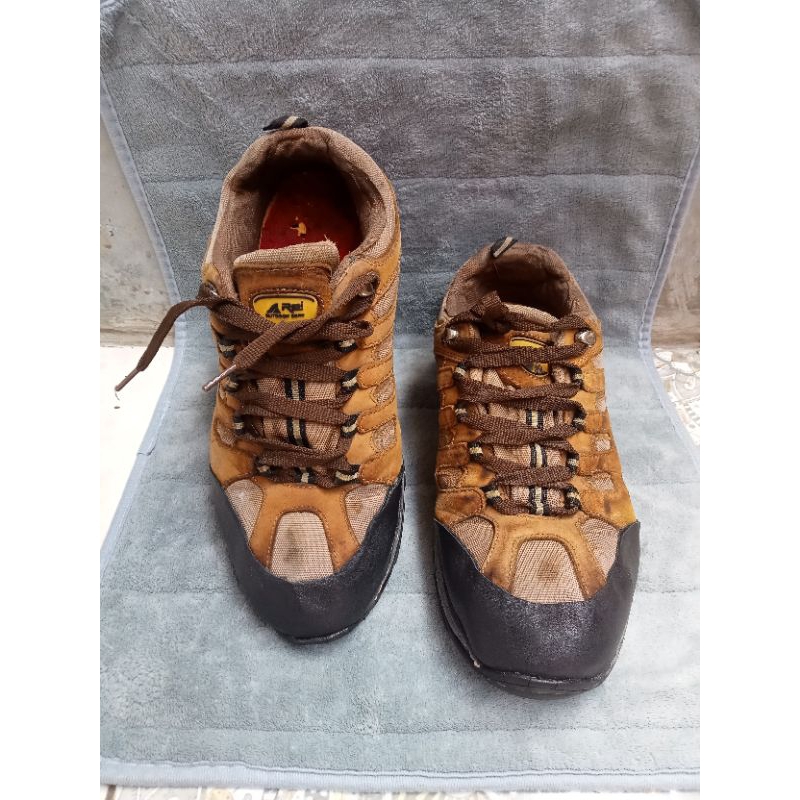 Sepatu A Rei outdoor original kulit size 43