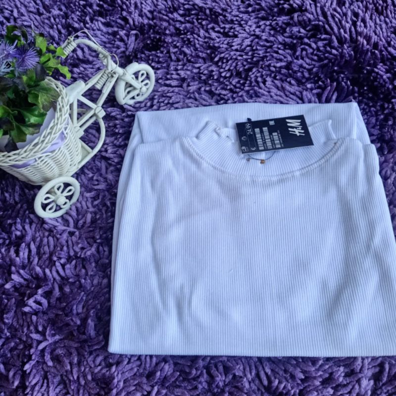 Kaos Atasan Wanita Neci Pendek