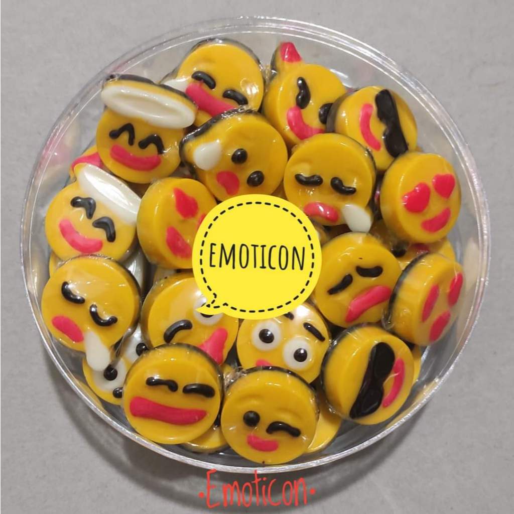 

Cokelat Karakter Emoticon Smile 200gr Toples - Cokelat Praline Enak