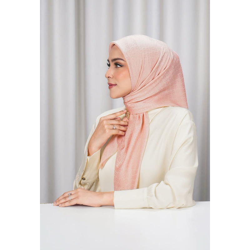 Buttonscarves Everyday Tapis Embossed 2.0