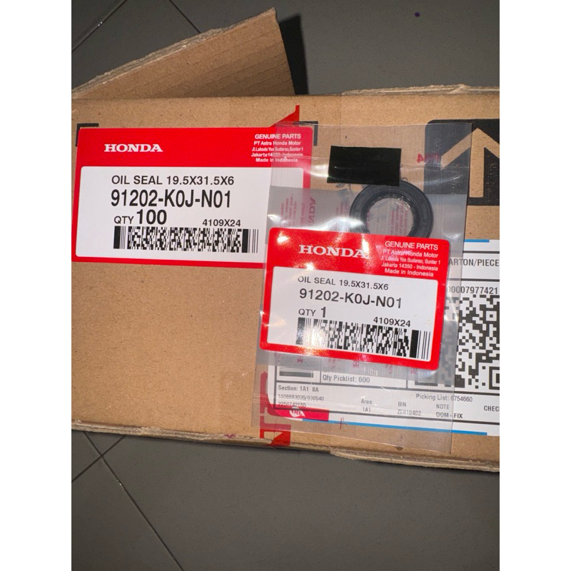 Seal Kruk As (Kiri). GENIO. 91202-K0J-N01. ORI