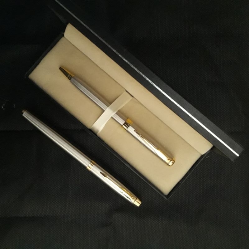 

D3W! Bollpoint Mewah Elegan Parker Buy 1 Get 1 Free Two Pair BP & RBGratis Grafir Nama