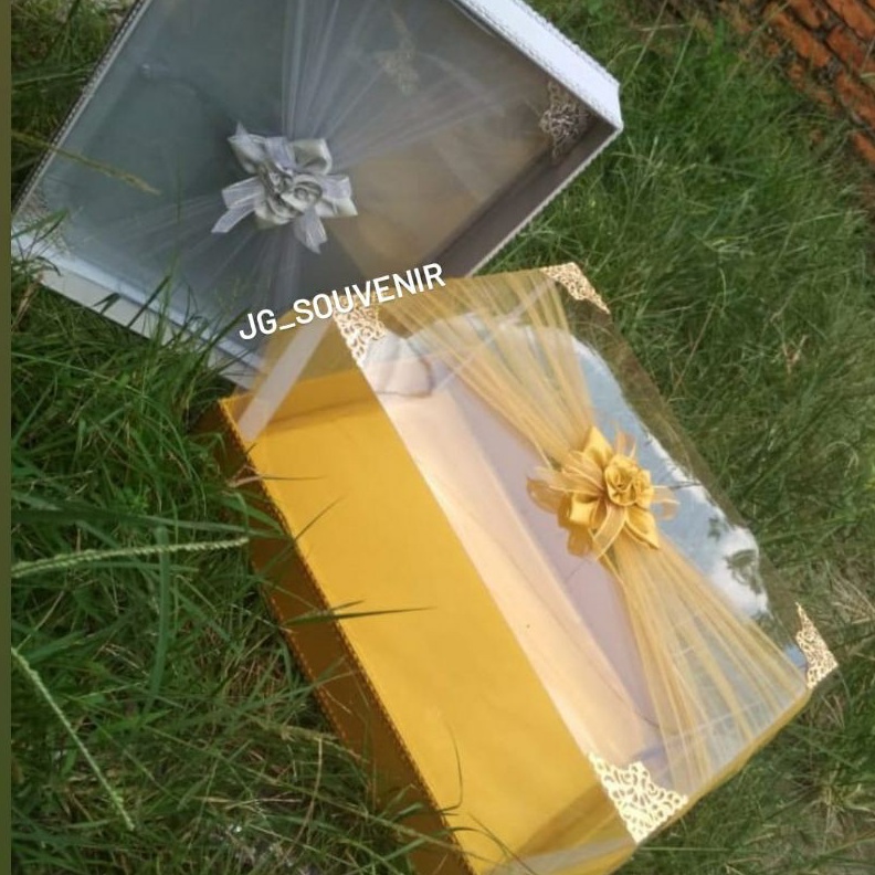

BIG SALE Kotak Hantaran Seserahan Mika Tinggi Tile Warna Gold Ukuran 4x3x2cm