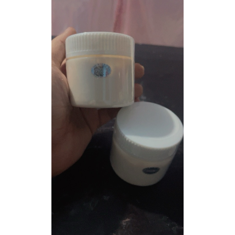 Bibit pemutih Cream badan