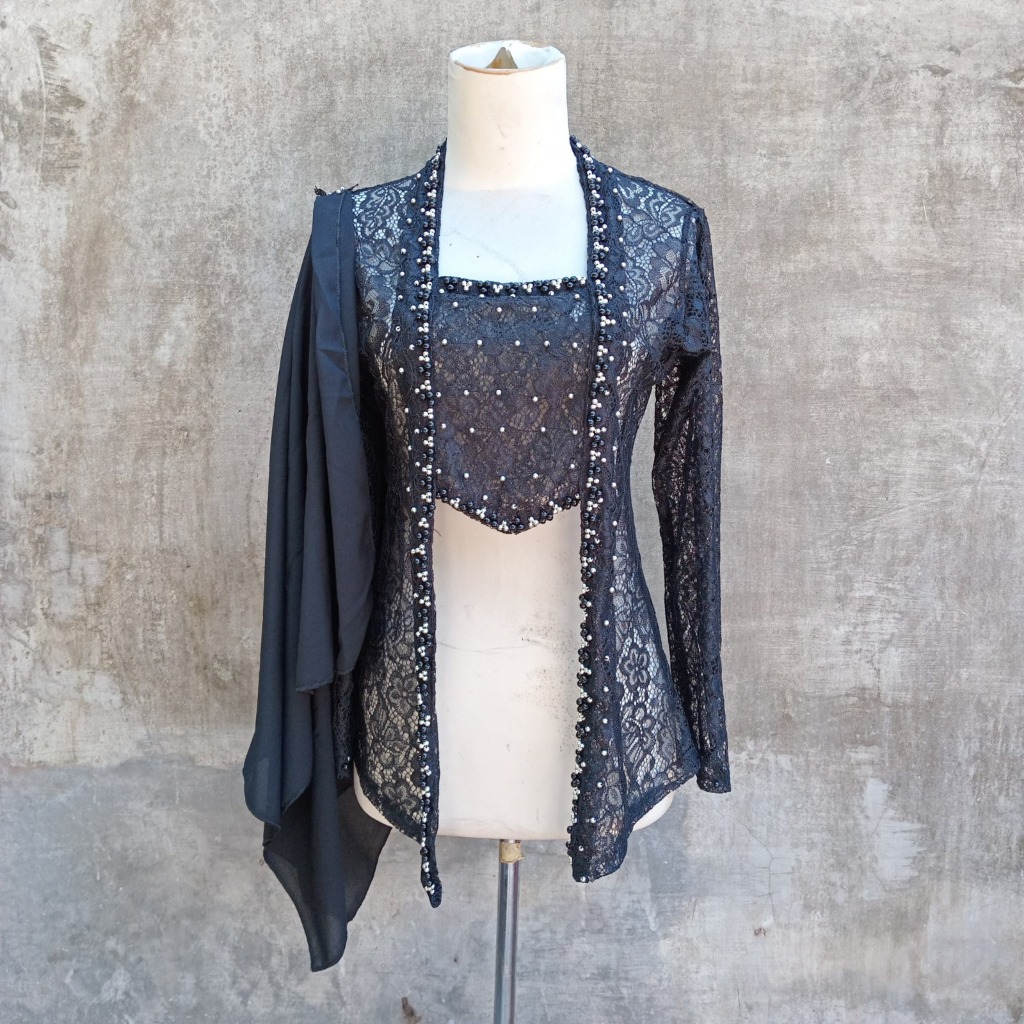 Kebaya Kutu Baru Modern Brokat Mutiara Slendang Hitam